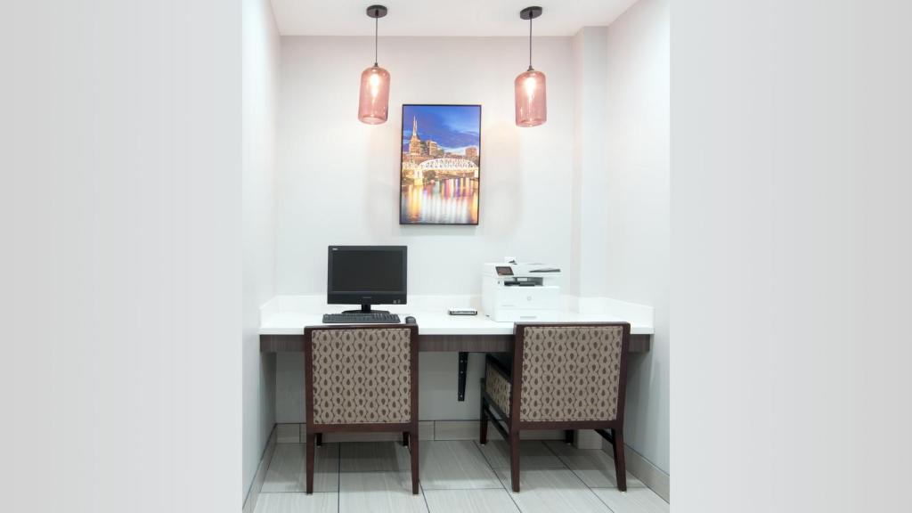 Holiday Inn Express & Suites Nashville-I-40 & I-24(Spence Lane) an IHG Hotel image 11