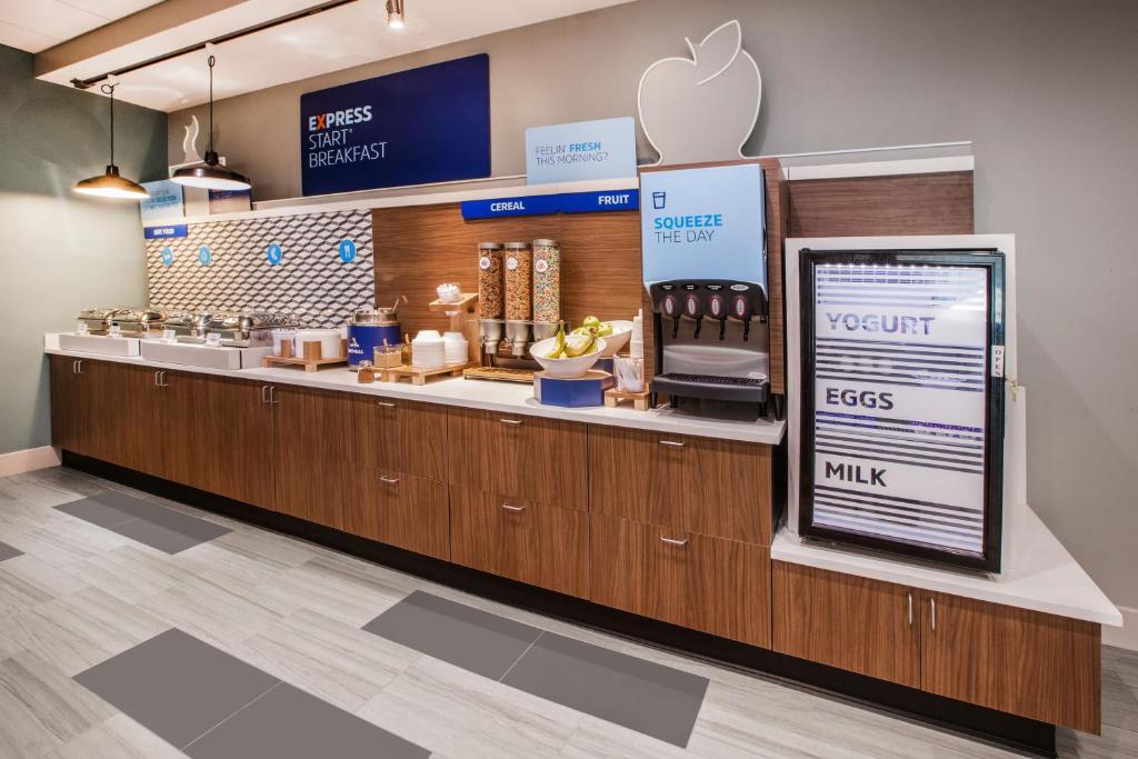 Holiday Inn Express & Suites Nashville-I-40 & I-24(Spence Lane) an IHG Hotel image 21