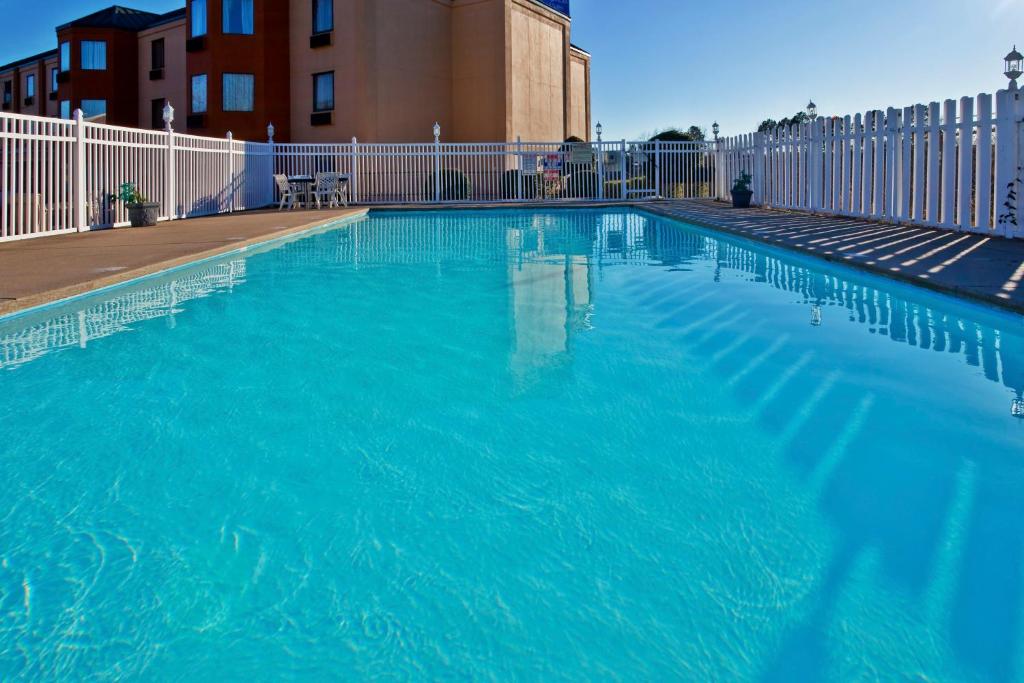 Holiday Inn Express & Suites Nashville-I-40 & I-24(Spence Lane) an IHG Hotel image 22