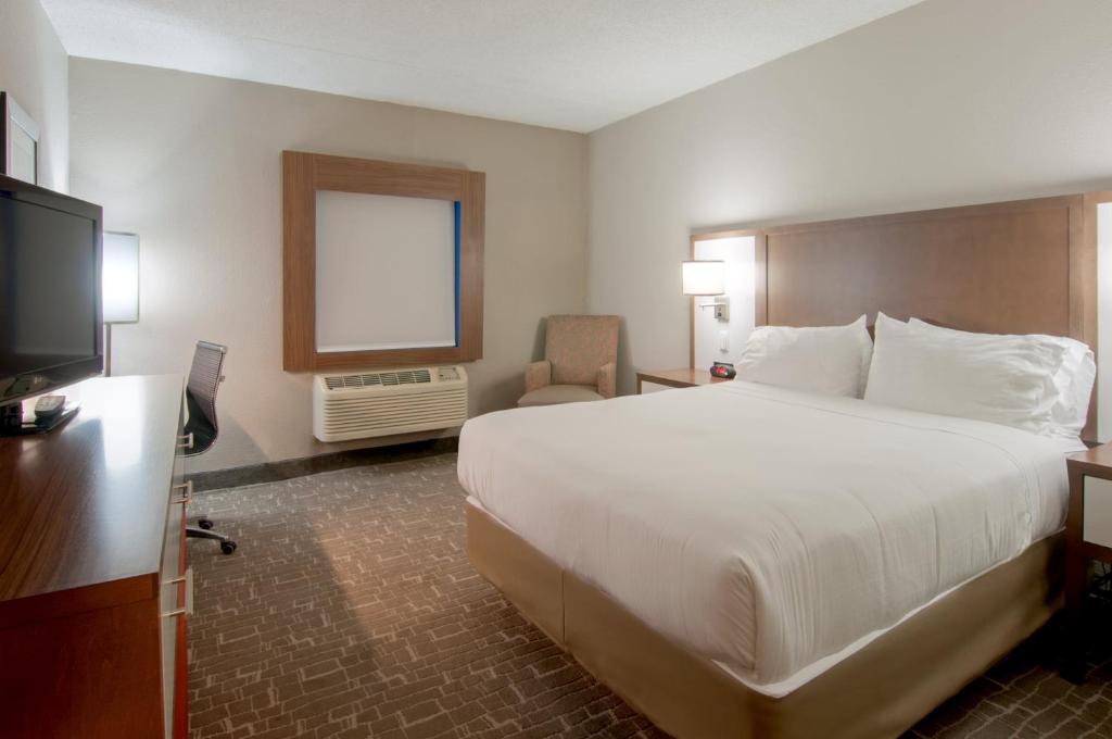 Holiday Inn Express & Suites Nashville-I-40 & I-24(Spence Lane) an IHG Hotel image 25