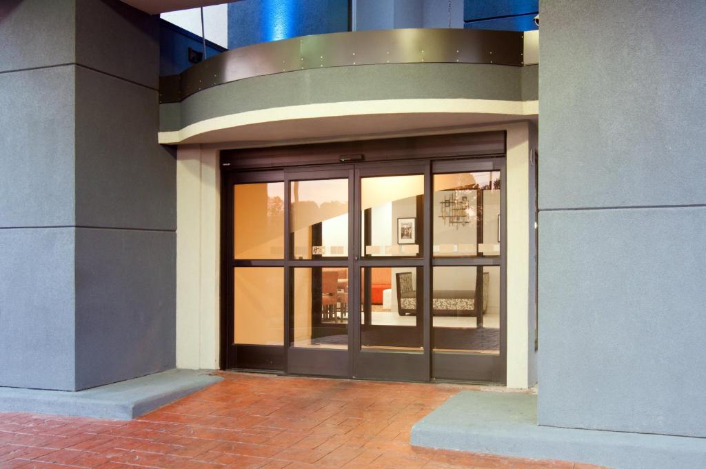 Holiday Inn Express & Suites Nashville-I-40 & I-24(Spence Lane) an IHG Hotel image 9